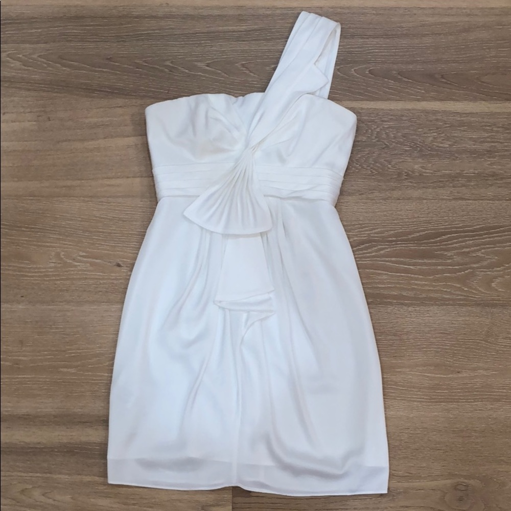 BCBG WHITE ONE SHOULDER DRESS 💍